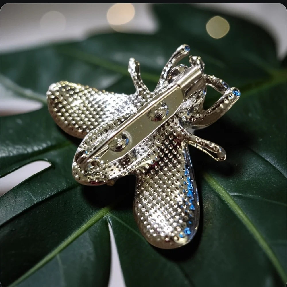 Elegant Silver and Black Bee Brooch With Pearl NIP